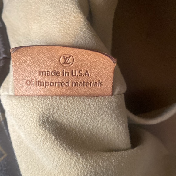 Authentic Louis Vuittton Artsy MM Bag - Picture 10 of 13